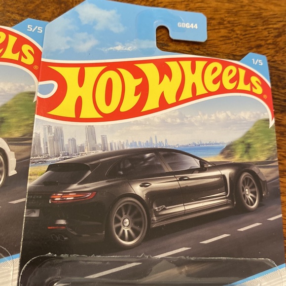 HOT WHEELS 1/64 2022 MODERN CLASSICS FULL SET OF 5 PORSCHE TESLA CADILLAC JAGUAR - Picture 7 of 11